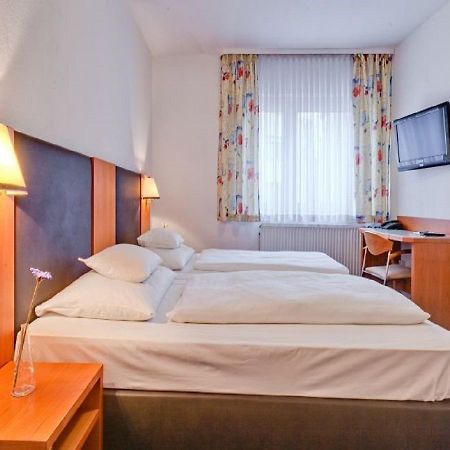 Hotel Am Friedensplatz Stuttgart Exteriör bild