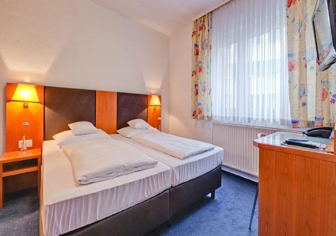 Hotel Am Friedensplatz Stuttgart Exteriör bild