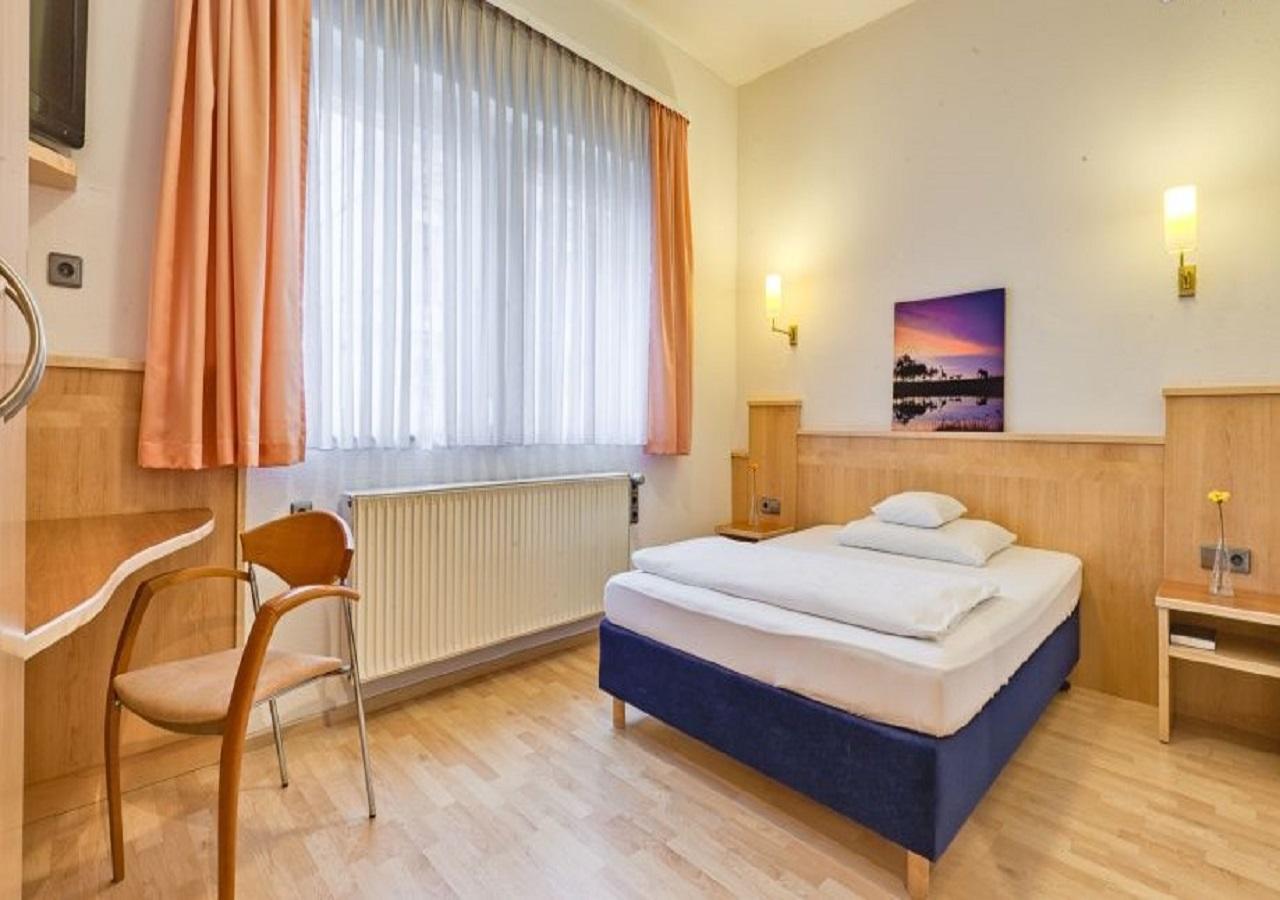 Hotel Am Friedensplatz Stuttgart Exteriör bild