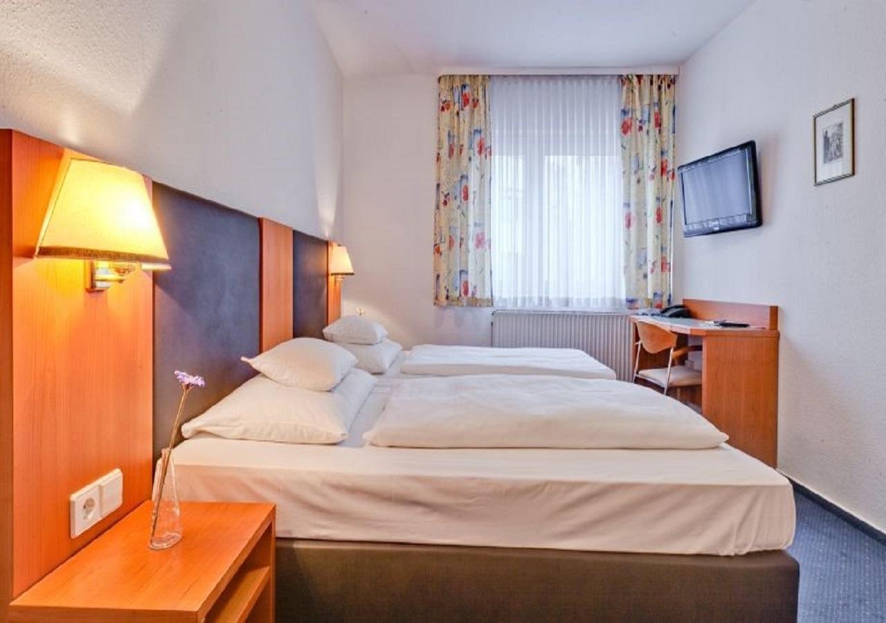 Hotel Am Friedensplatz Stuttgart Exteriör bild